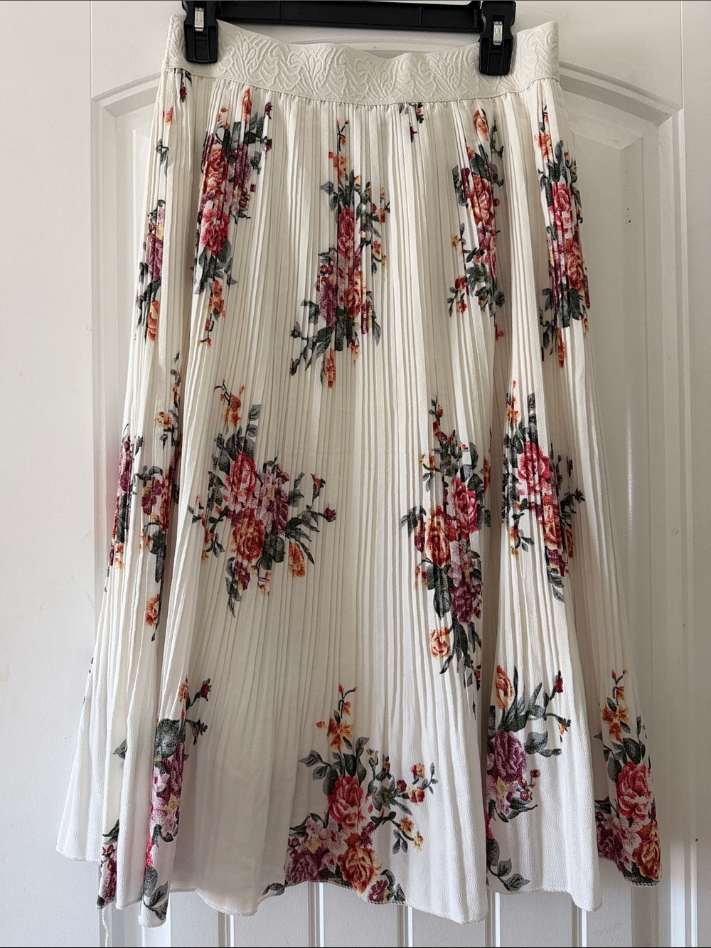 Floral White Pleated Midi Skirt with Pink Rose Print - Picture 5 of 6
